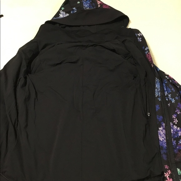 Lululemon Run: Bandit Jacket Sz.4 - Picture 9 of 10